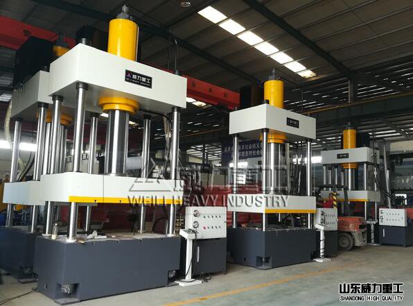 315噸四柱液壓機車間