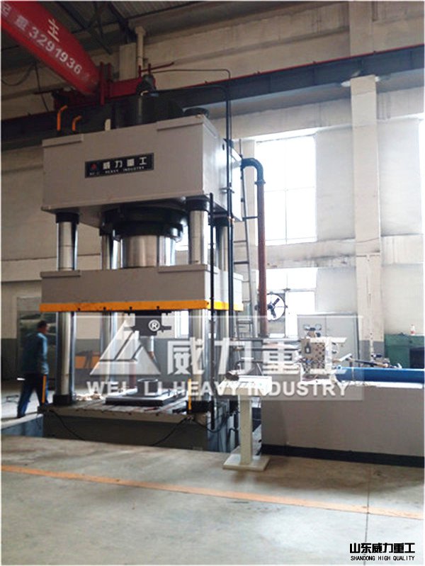 濰坊2000噸液壓機客戶現場