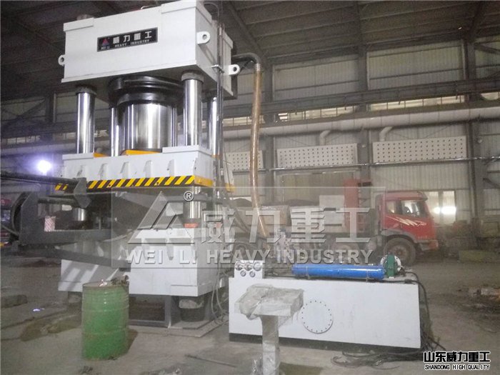 安徽2000噸四柱液壓機現場