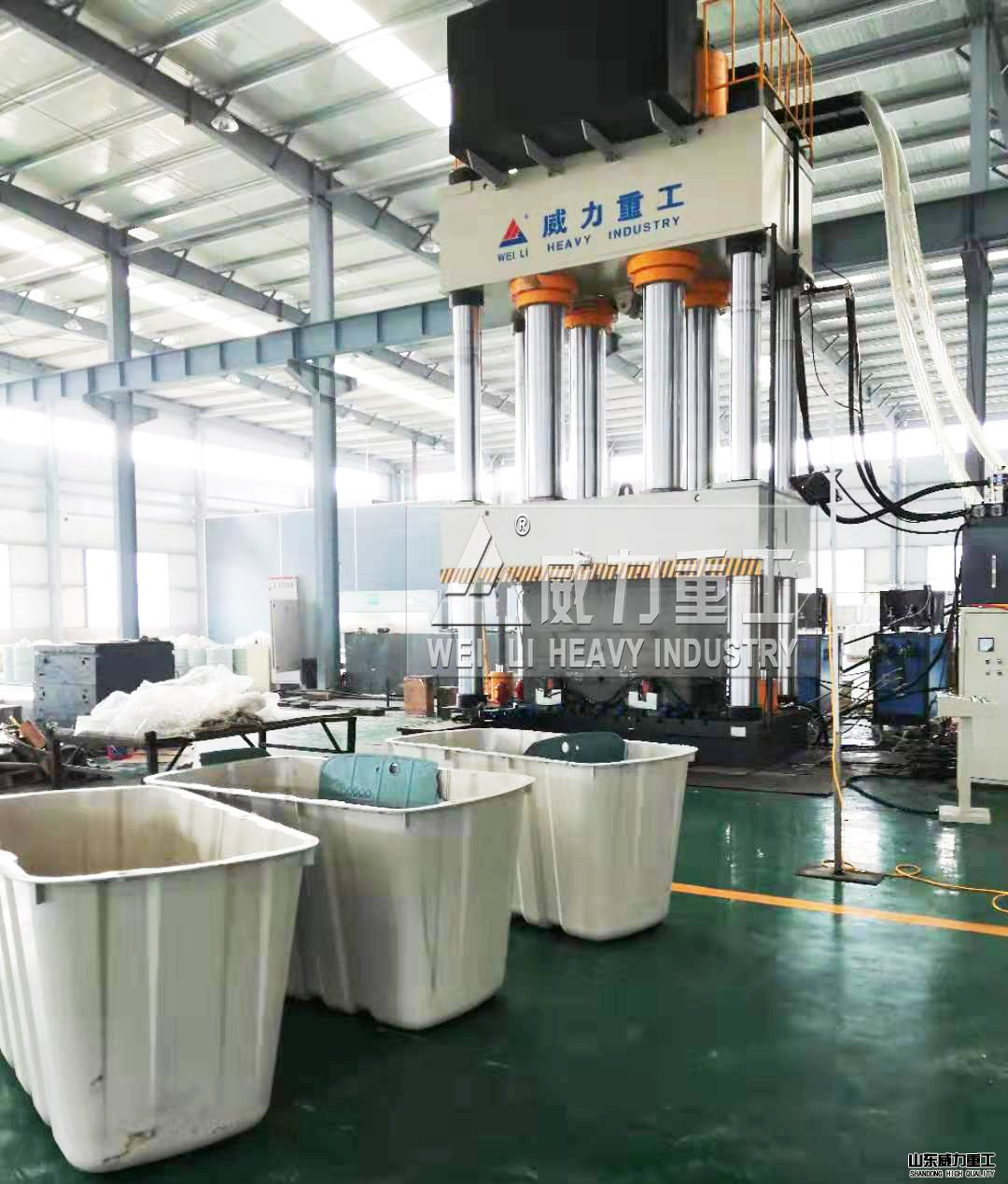 2000噸化糞池液壓機生產制作現場