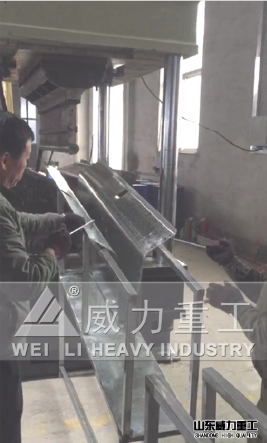 四柱液壓機壓制防撞護欄成型工藝