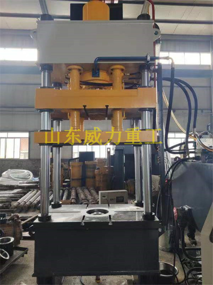 315噸氧化鋁陶瓷成型液壓機(jī)