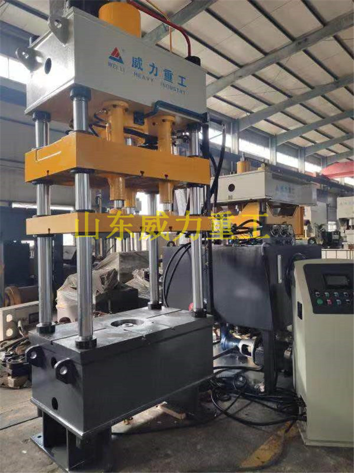 山東威力重工陶瓷粉末四柱液壓機(jī)