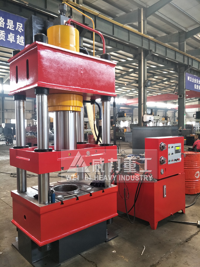 山東威力重工封頭液壓機加工車間