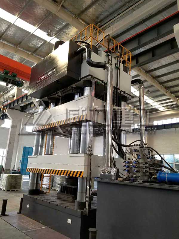 坩堝液壓機一次成型